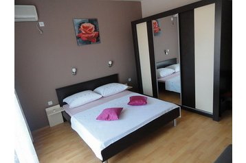 Croatie Privát Pirovac, Extérieur